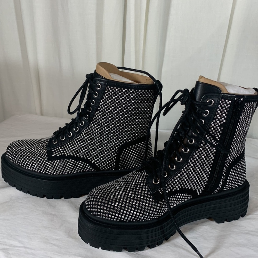 NIB Gianni Bini Non-Stop Studded Chunky Lug Sole Platform Booties, 8.5M - Picture 5 of 11